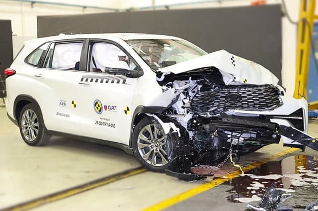 It comes equipped with 6 airbags, ESC and ISOFIX mounts as standard.